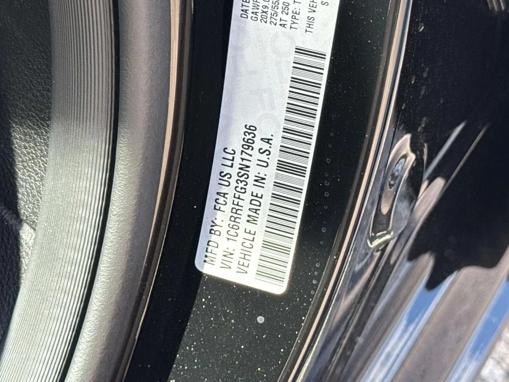 New 2025 Diamond Black Crystal Pearl-Coat Exterior Paint RAM Big Horn/Lone Star image 15