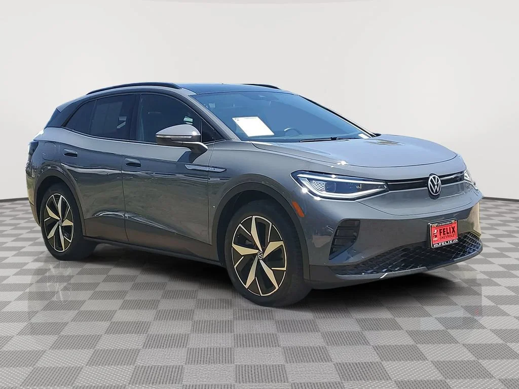 Used 2023  Volkswagen S image 2
