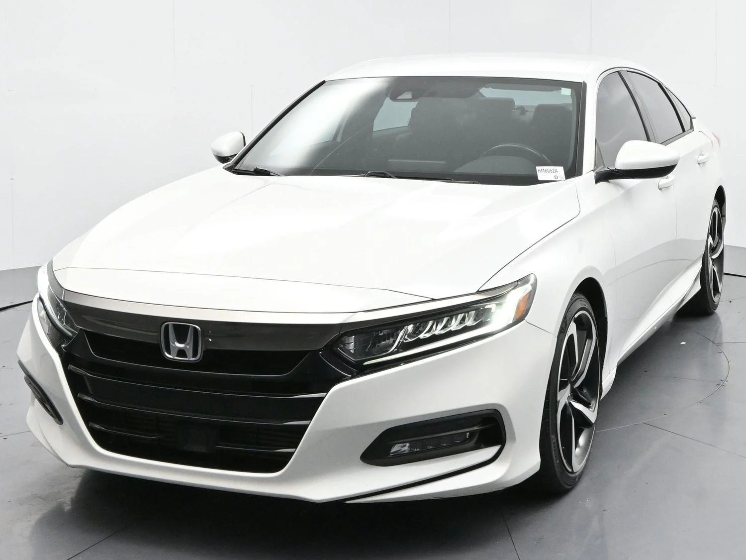 Used 2018 Platinum White Pearl Honda Sport image 2