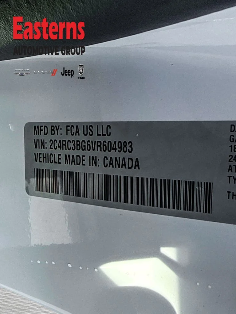 New 2027 Bright White Clear-Coat Exterior Paint Chrysler Select image 27