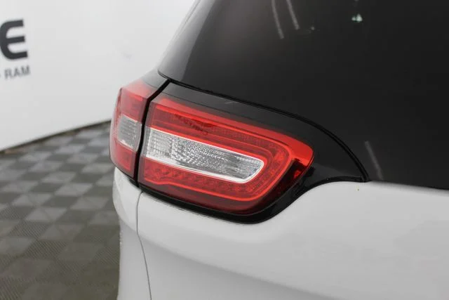 Used 2015 White Jeep Latitude image 31