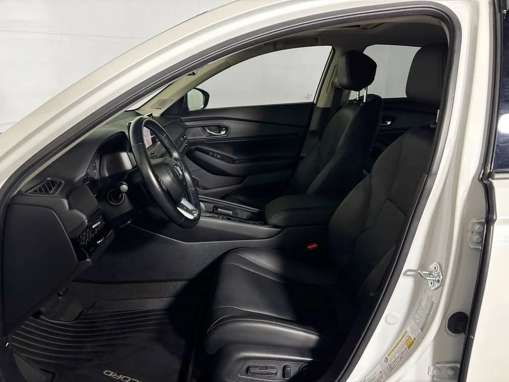 Used 2025 White Honda Touring image 11