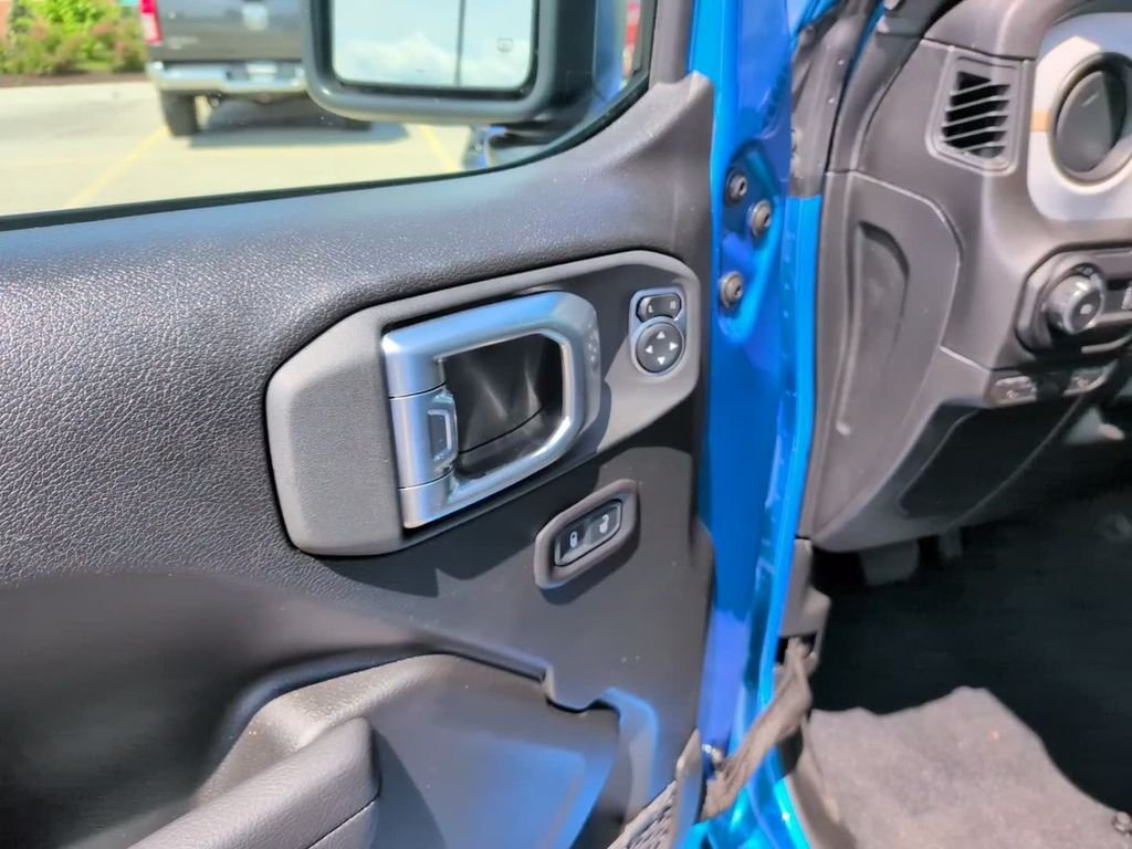 New 2026 Hydro Blue Pearl-Coat Exterior Paint Jeep Sport S image 17