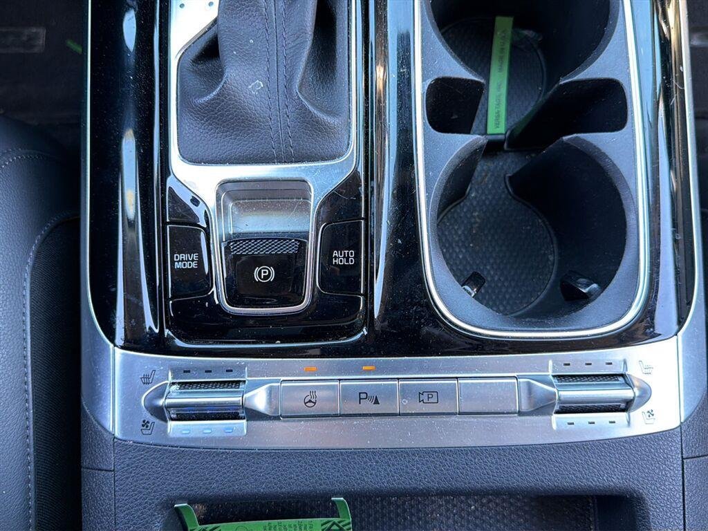 Used 2024 Snow White Pearl Kia SX Prestige image 3
