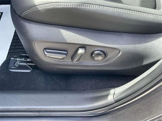 2025 Toyota RAV4 Limited - Photo 19