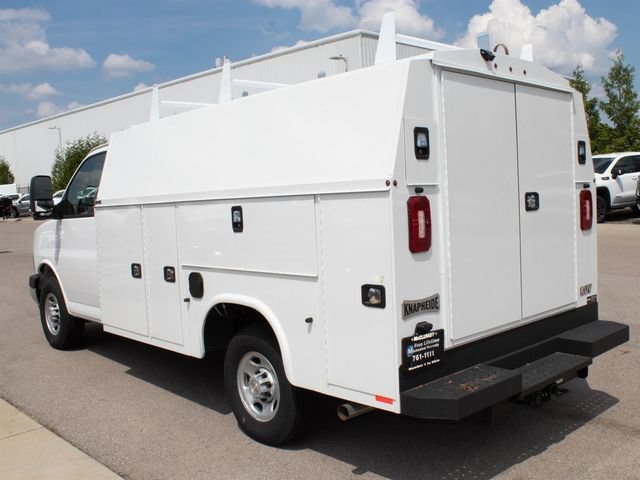 New 2025 Summit White Chevrolet 1WT image 2