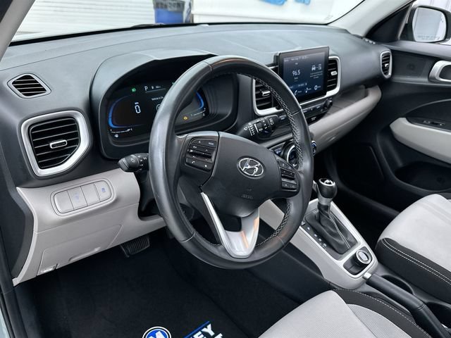 2025 Hyundai Venue SEL - Photo 7