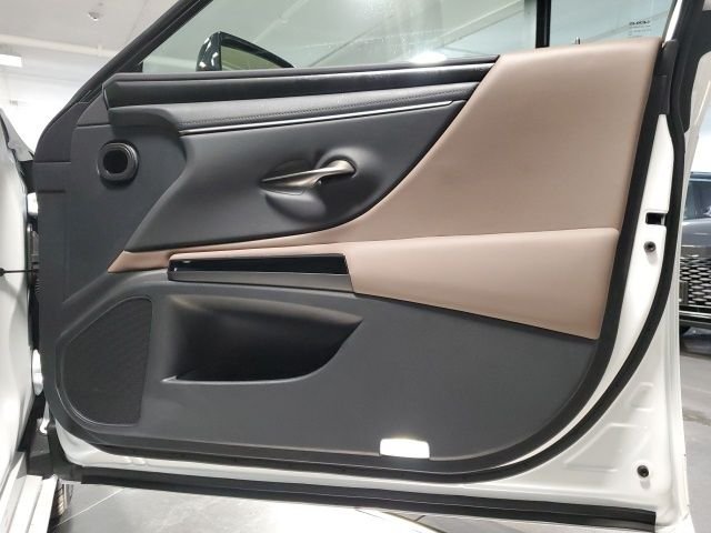 Used 2025 White Lexus 350 image 27