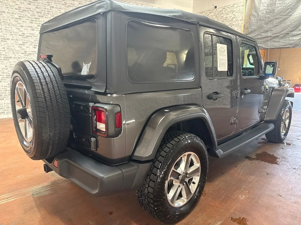 Used 2020 Granite Crystal Metallic Clearcoat Jeep Unlimited Sahara image 7