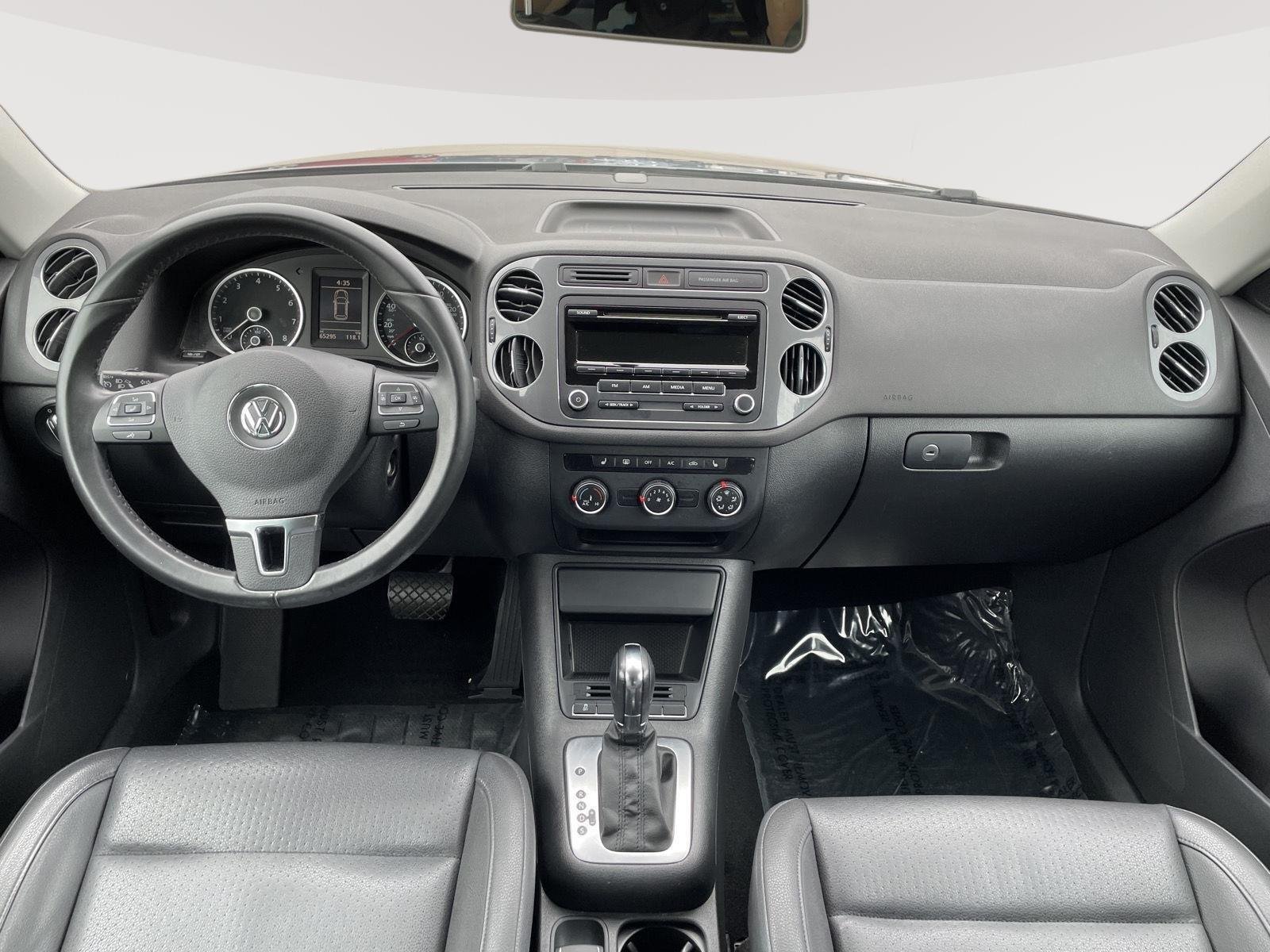 Used 2014 Pepper Gray Metallic Volkswagen SE image 5