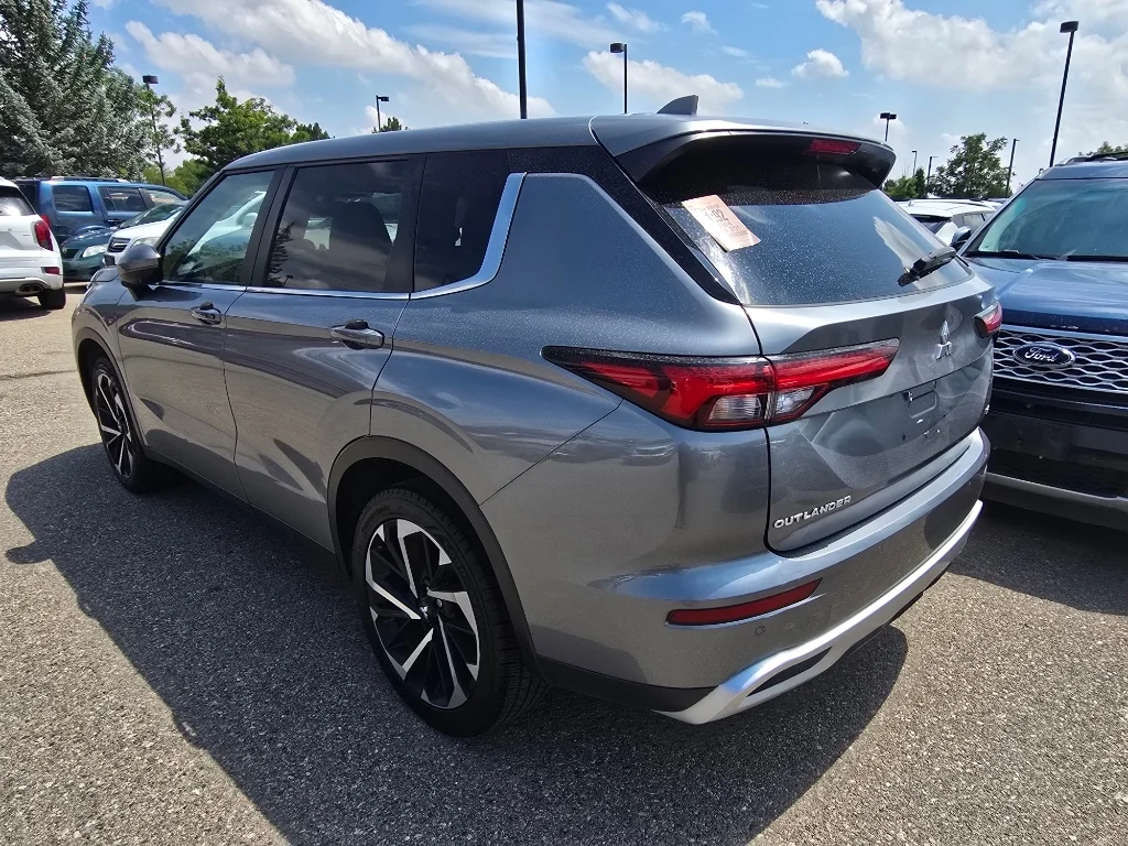 Used 2024 Gray Mitsubishi SE image 15