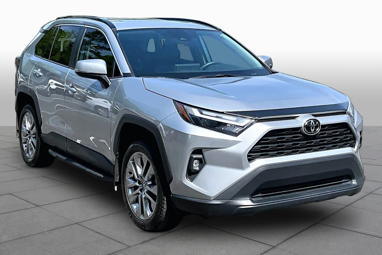 Used 2024 Silver Sky Metallic Toyota XLE Premium image 3