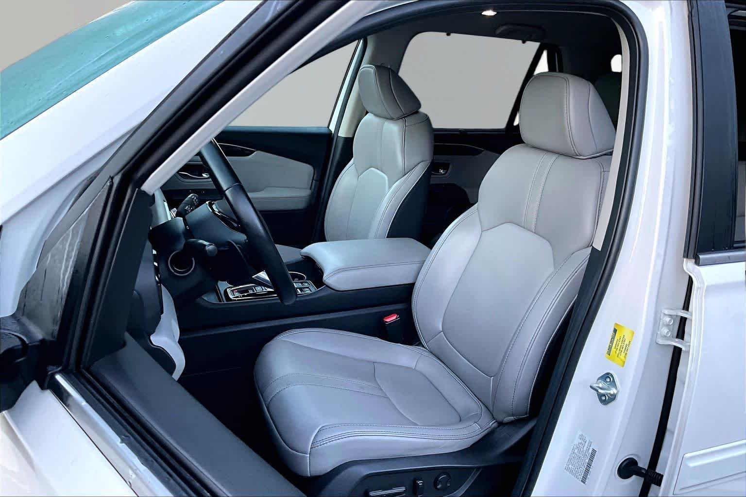 Used 2025 Platinum White Pearl Honda EX-L image 8