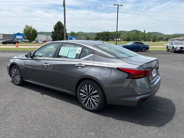 Used 2025 Gun Metallic Nissan 2.5 SV image 5