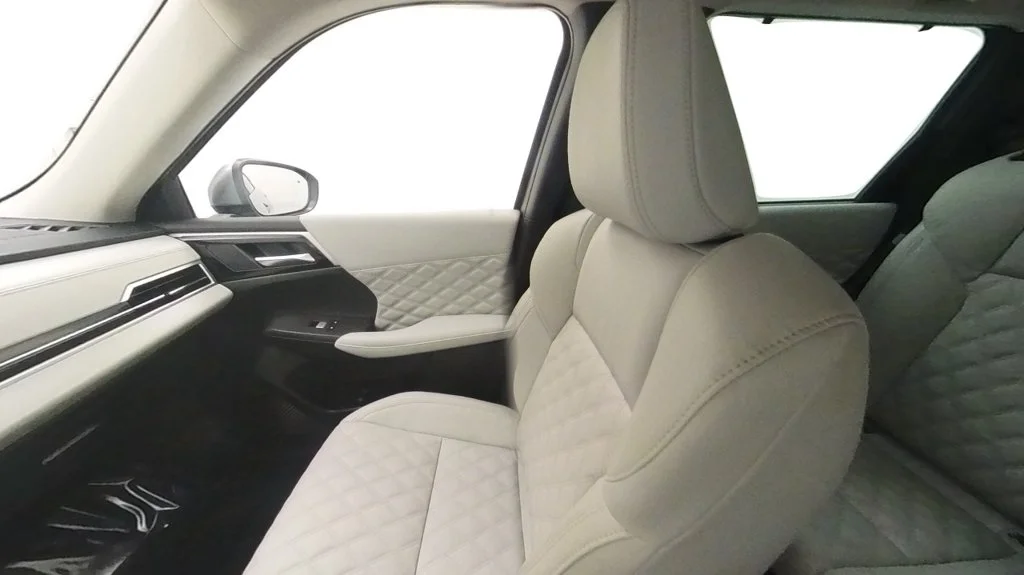 Used 2023 Gray Mitsubishi SEL Black Edition image 32