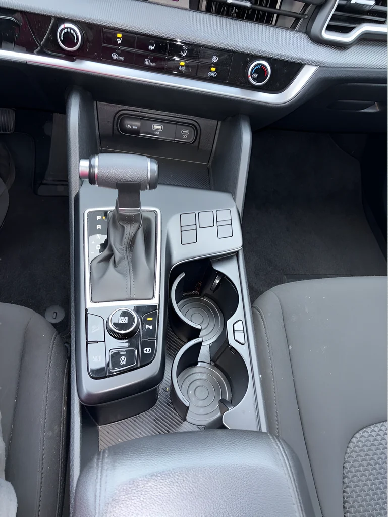 2025 Kia Sportage LX - Photo 19