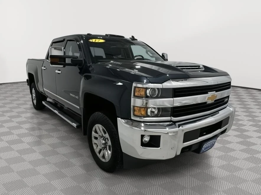 Used 2017 GRAPHITE METALLIC Chevrolet LTZ image 7