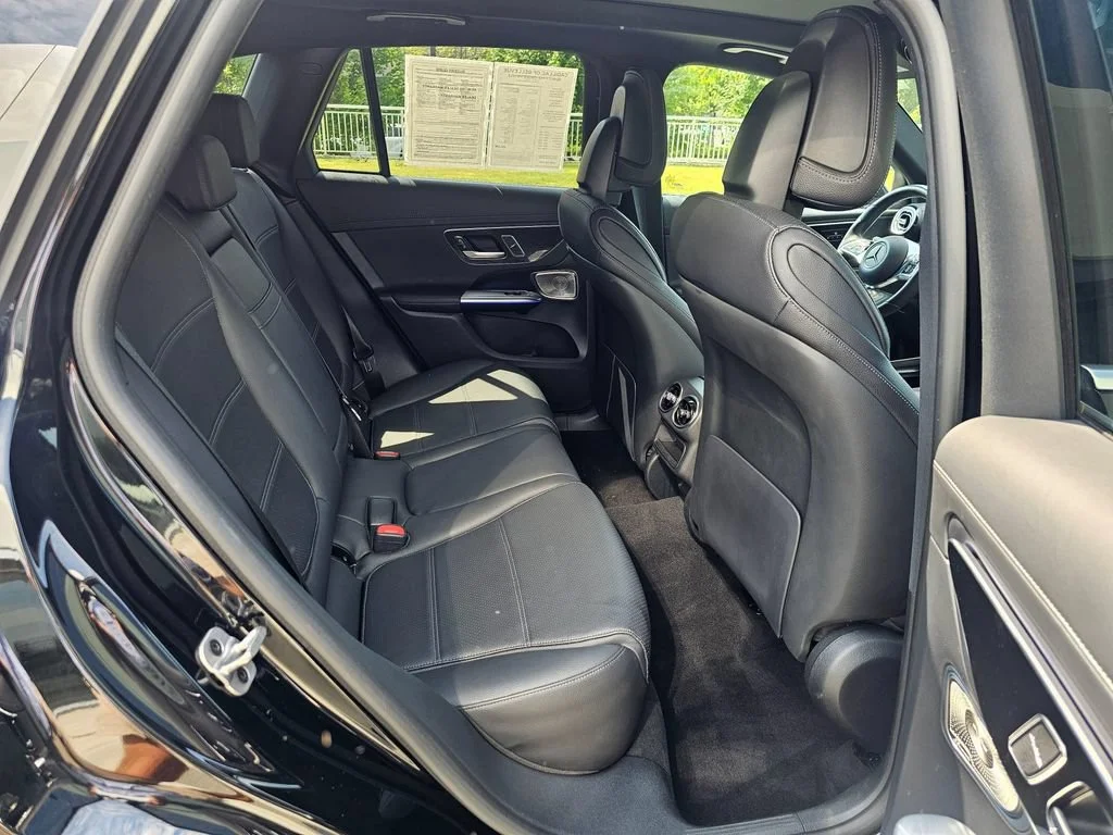 Used 2023  Mercedes-Benz GLC 300 image 12