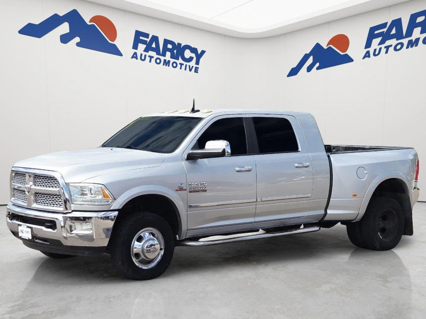 Used 2014 Bright Silver Metallic Clearcoat Ram Laramie image 9