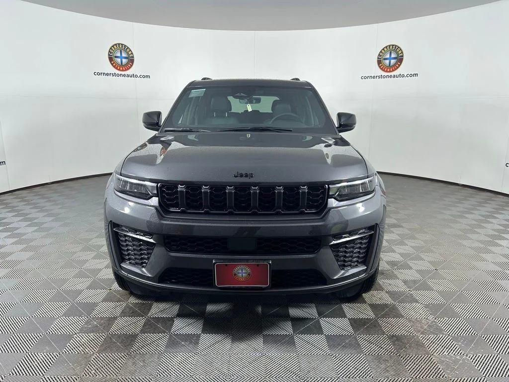 New 2026 Baltic Gray Metallic Clear-Coat Exterior Paint Jeep Altitude image 16