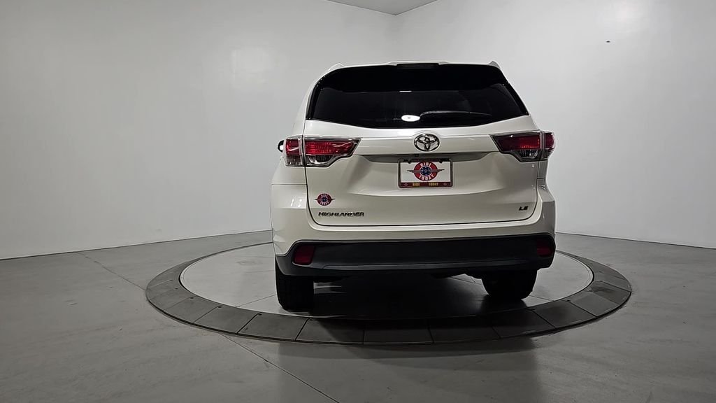 Used 2014 White Toyota LE image 4