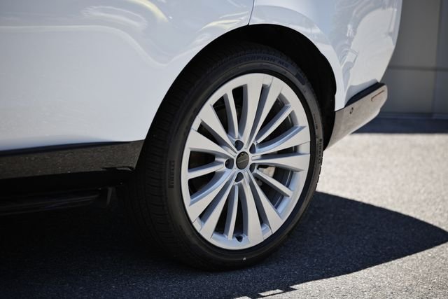 New 2026 Fuji White Land Rover SE 7 Seats image 6
