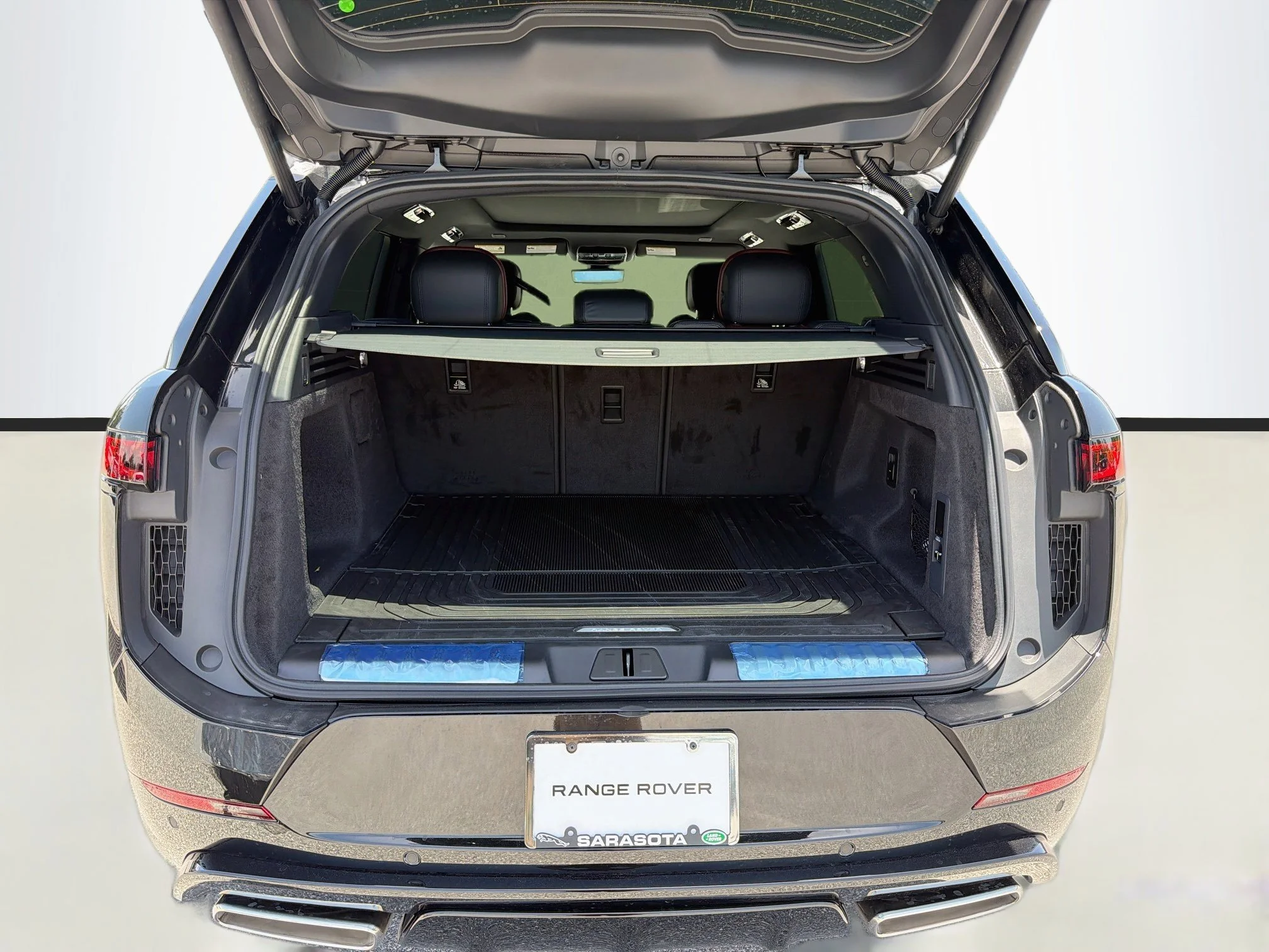 New 2026 Santorini Black Land Rover Dynamic SE image 12