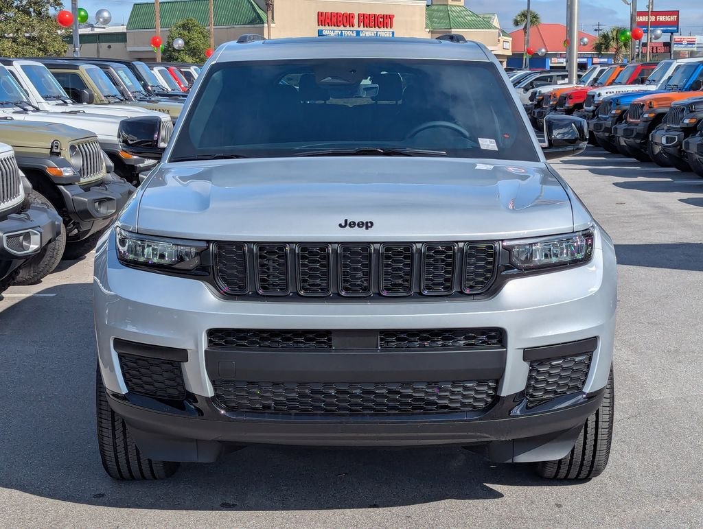 New 2025 Silver Zynith Exterior Paint Jeep Altitude X image 10