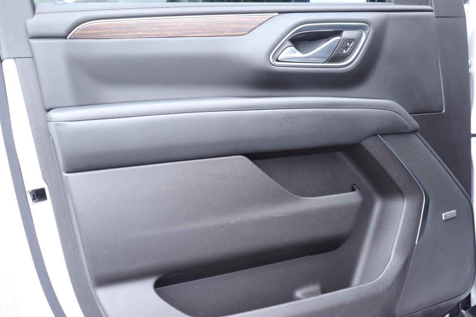 Used 2021 Iridescent Pearl Tricoat Chevrolet High Country image 10