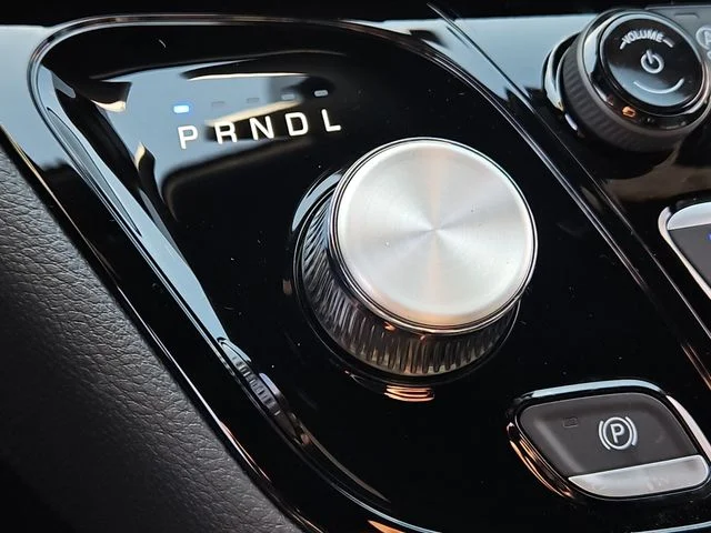 New 2026 Diamond Black Crystal Pearl-Coat Exterior Paint Chrysler Select image 15