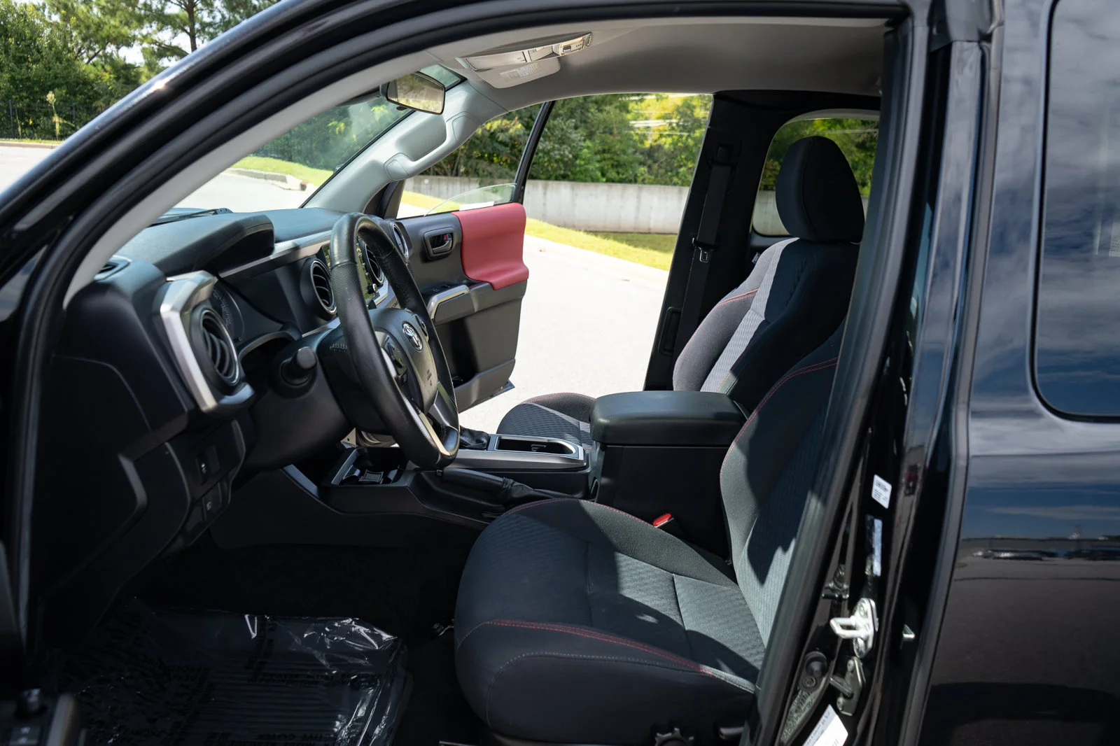 Used 2022 Black Toyota SR5 image 14