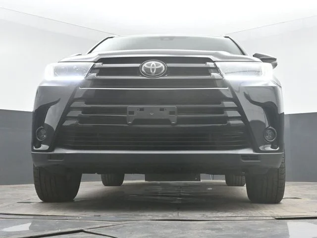 Used 2019 Midnight Black Metallic Toyota SE image 46