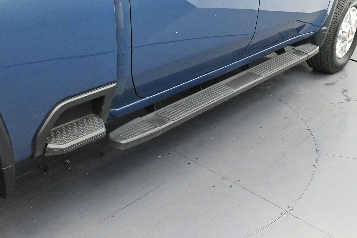 Used 2026 Lakeshore Blue Metallic Chevrolet LT image 9
