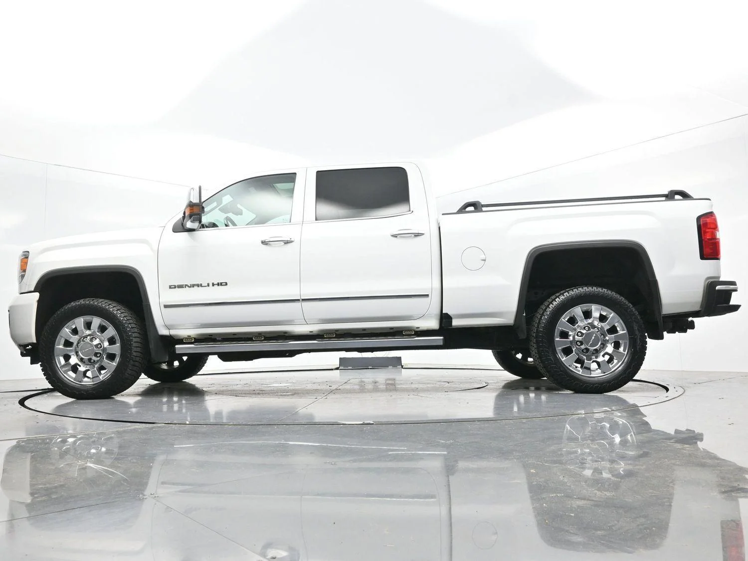 Used 2019 Summit White GMC Denali image 46