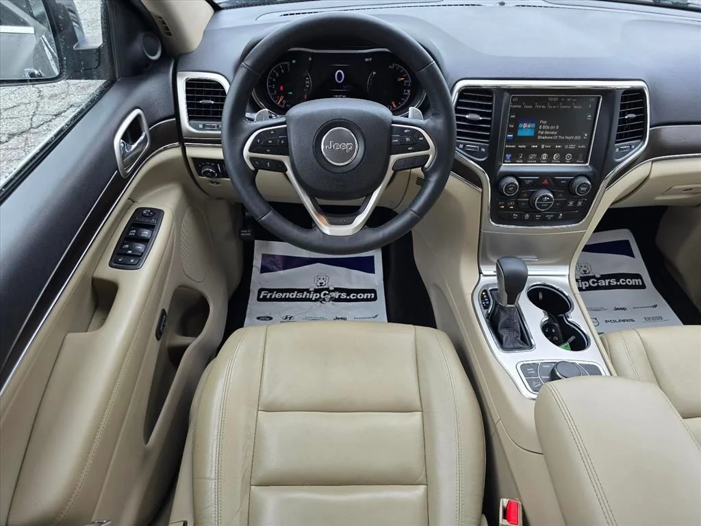Used 2017 Gray Jeep Limited image 3