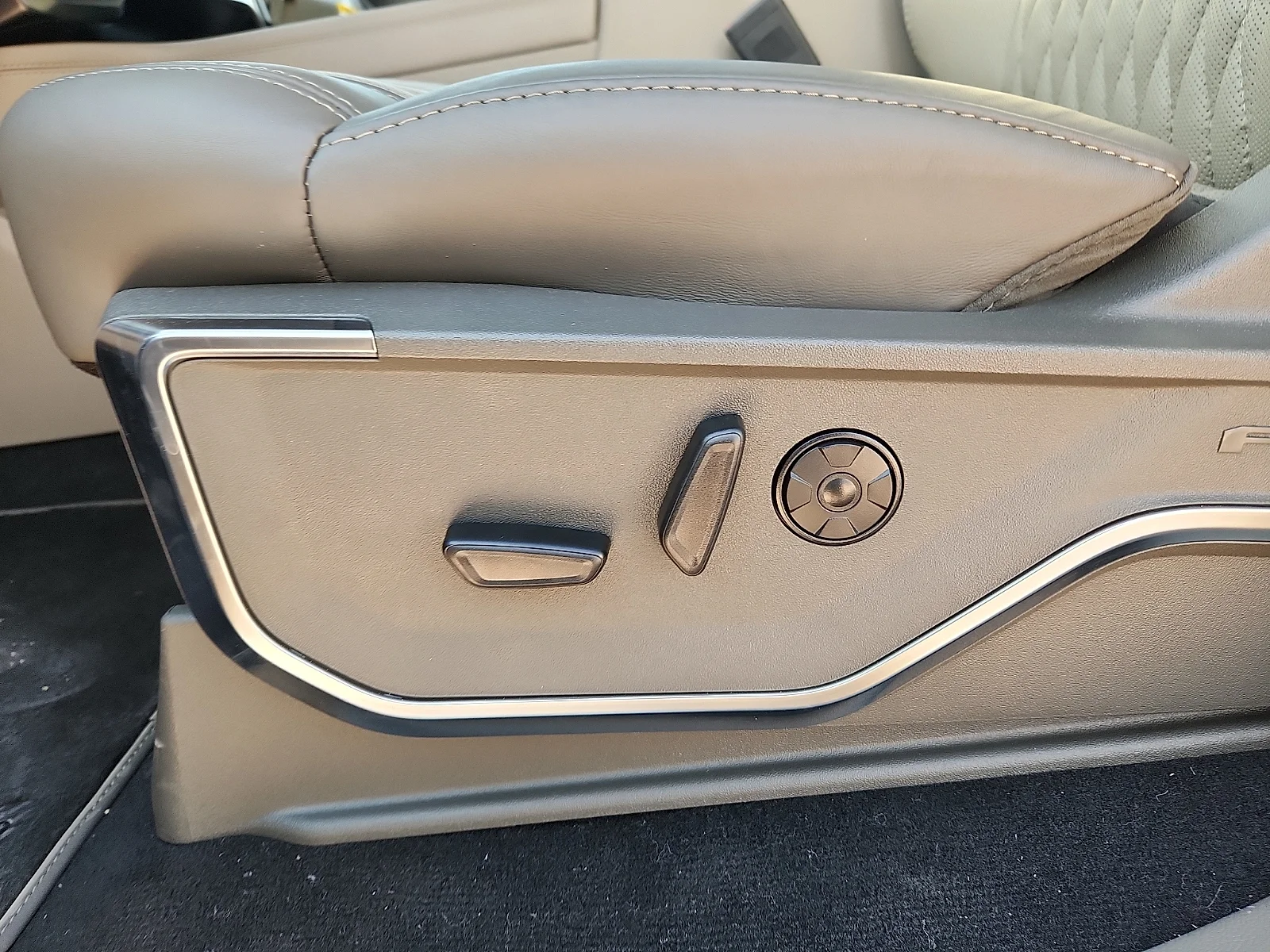 New 2026 Agate Black Metallic Ford Platinum image 16