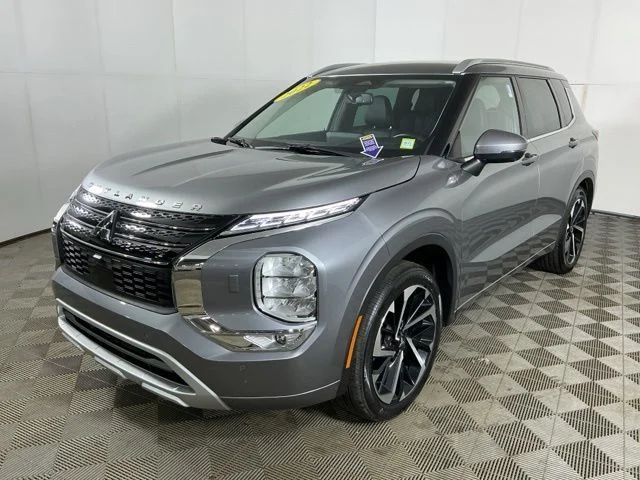 Certified Used 2022 Gray Mitsubishi SEL image 4