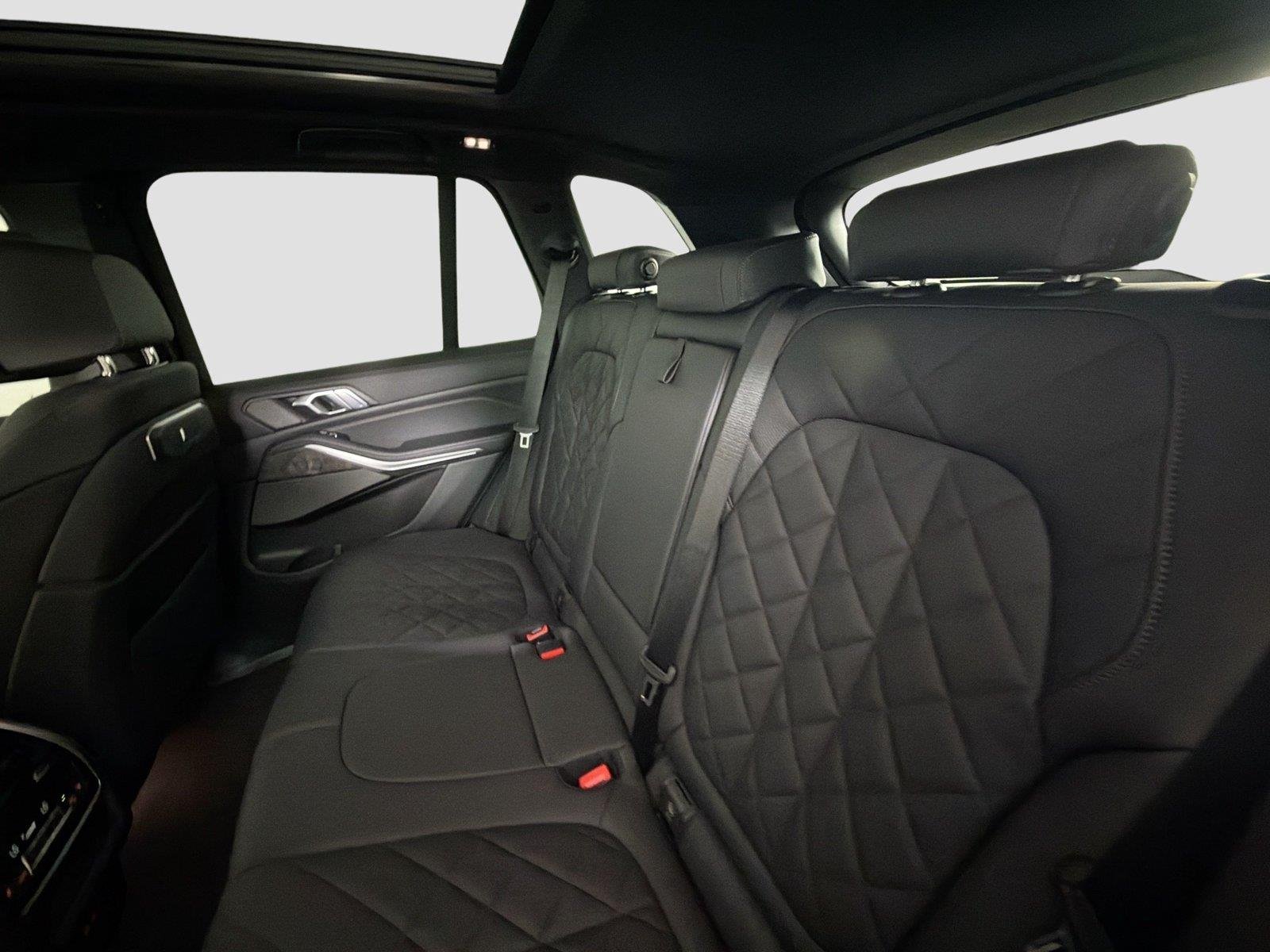 New 2026 Dravit Grey Metallic BMW sDrive40i image 25