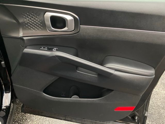Used 2022 Black Kia S image 40