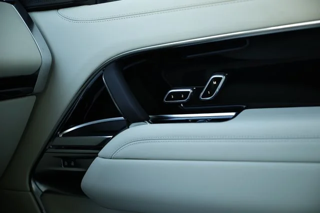 New 2026 Fuji White Land Rover SE 7 Seats image 48