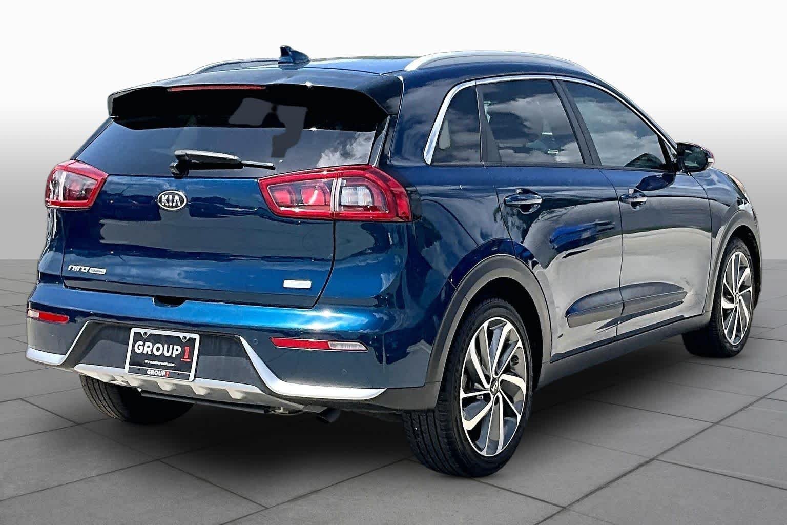 Used 2018 CERULEAN Kia Touring image 12