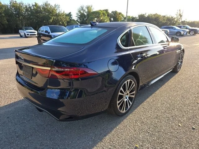 Used 2024 Blue Jaguar R-Dynamic SE image 5