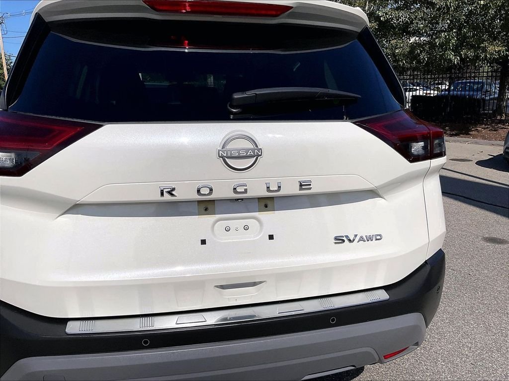 Used 2023 White Nissan SV image 28