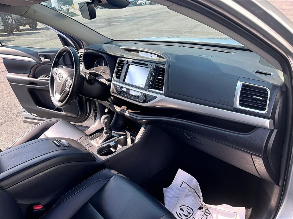 Used 2019 Celestial Silver Metallic Toyota XLE image 13