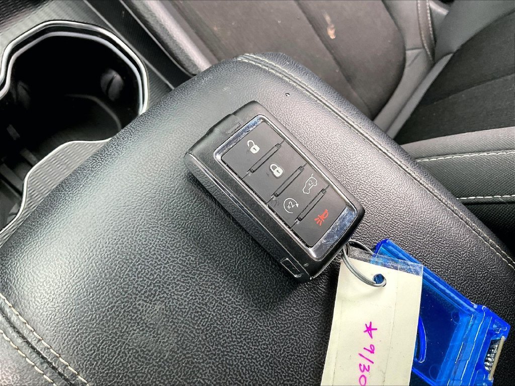Used 2023 Metallic Jeep Laredo image 27