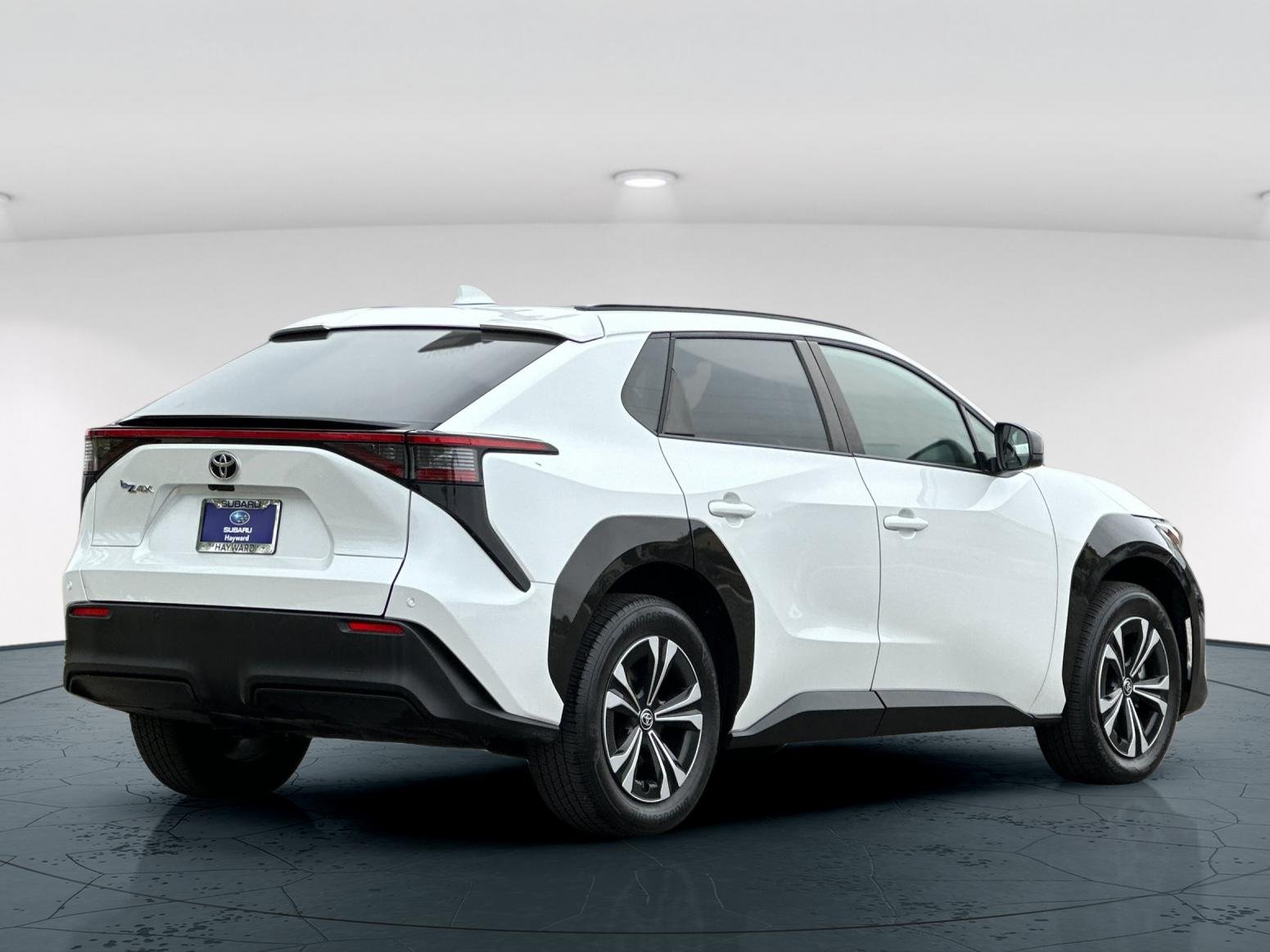 Used 2023 Pearl Toyota XLE 4D Sport Utility image 6