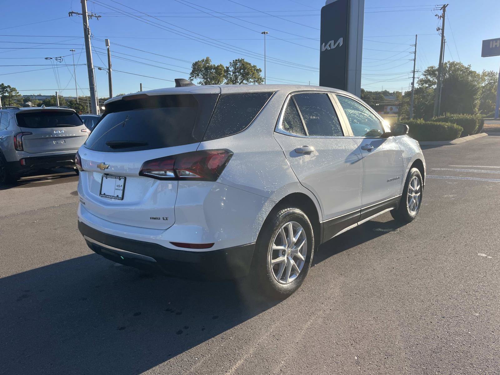 Used 2024 Summit White Chevrolet LT image 3