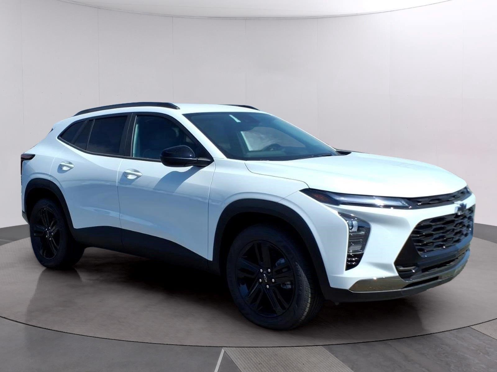 New 2026 Summit White Chevrolet ACTIV image 7