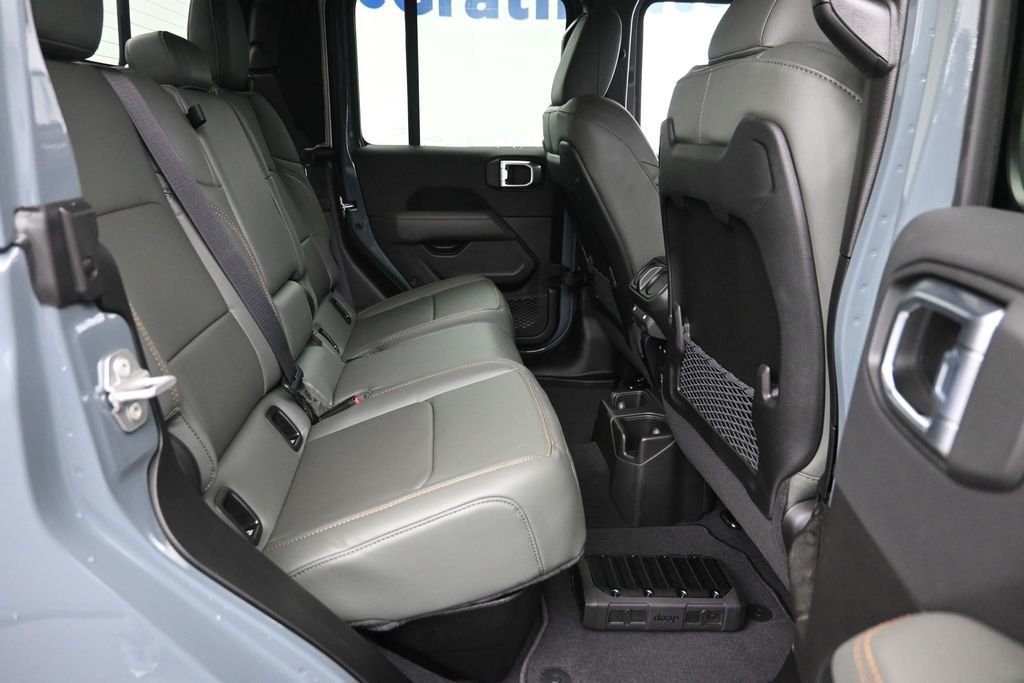 New 2026 Anvil Clear-Coat Exterior Paint Jeep Mojave X image 10