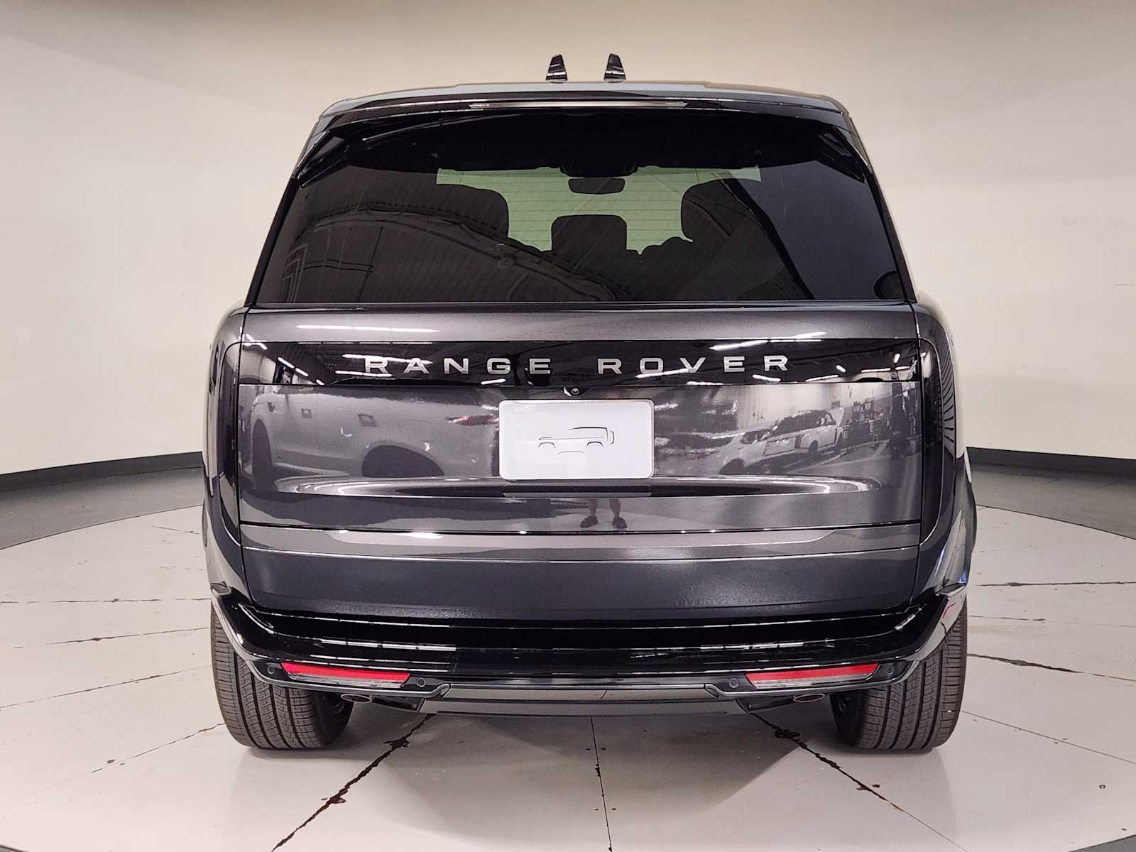 New 2026 Carpathian Grey Premium Metallic Land Rover SE image 10